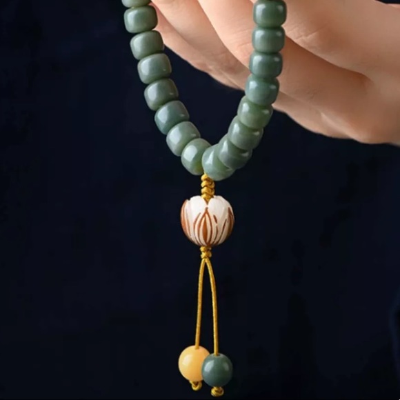 Lotus Bodhi root bracelet - Picture 4 of 4